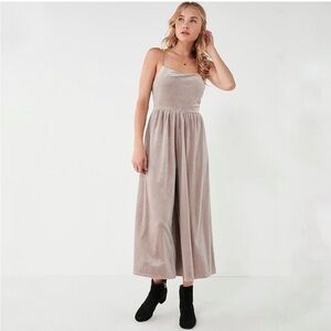 EUC•Urban Outfitters Emmabella Jumpsuit Size Medium